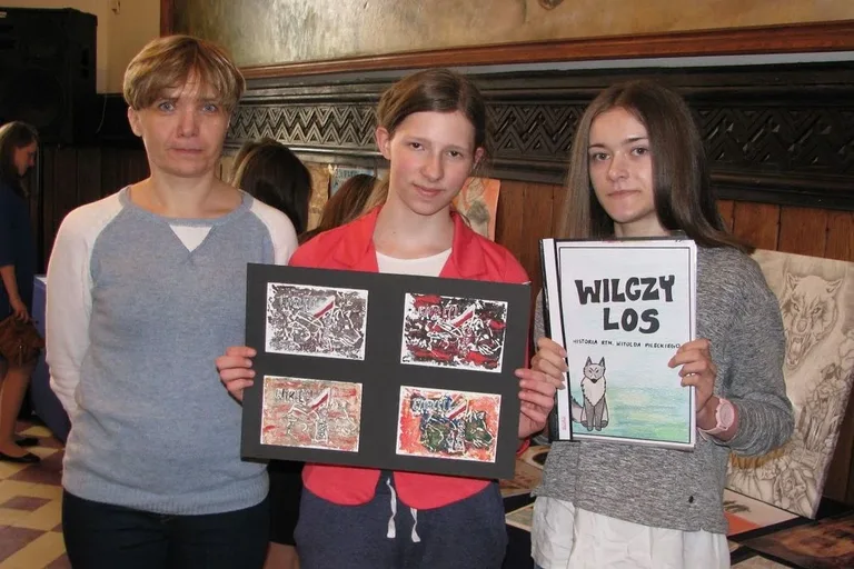 Ostrowskie uczennice wyróżnione w ogólnopolskim konkursie historycznym (zdjęcia)