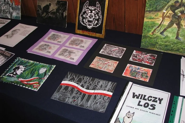 Ostrowskie uczennice wyróżnione w ogólnopolskim konkursie historycznym (zdjęcia)