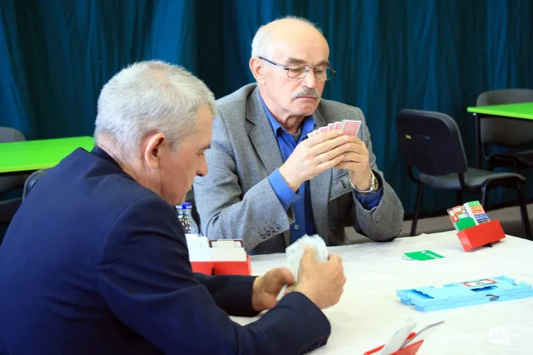 Turniej par brydżowych za nami (zdjęcia)