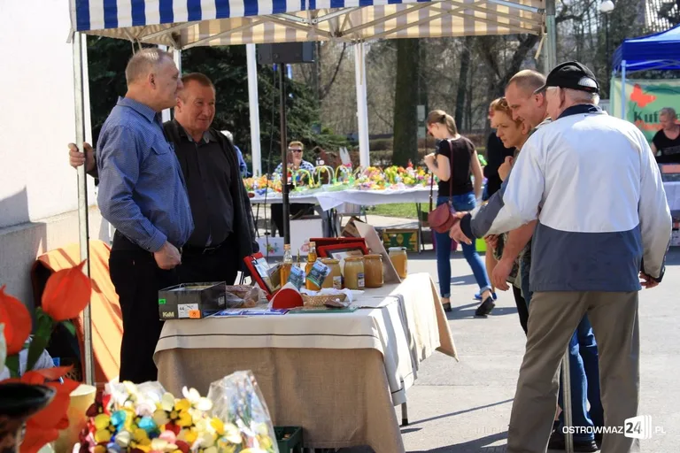 Jarmark Ostrowski wypełnił plac przy ratuszu (zdjęcia)