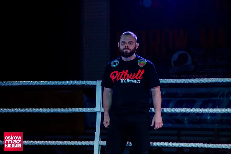 Wieczór emocjonujących walk (zdjęcia, wideo)