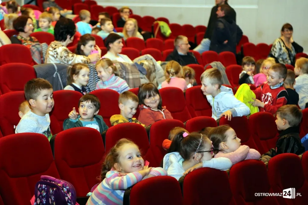 Teatr "Kadra Eli" z ostrowskiej szkoły laureatem festiwalu (zdjęcia, wideo)