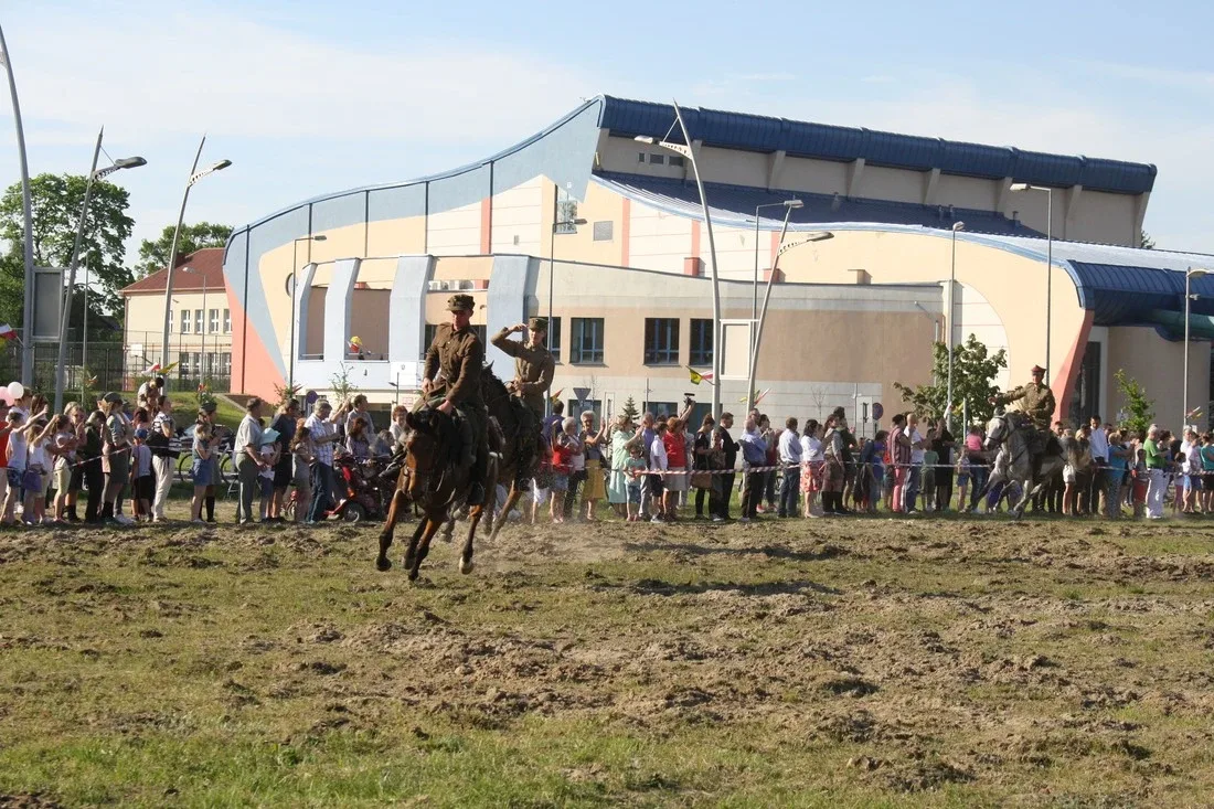 Pokazy jeździeckie kawalerzystów (zdjęcia)