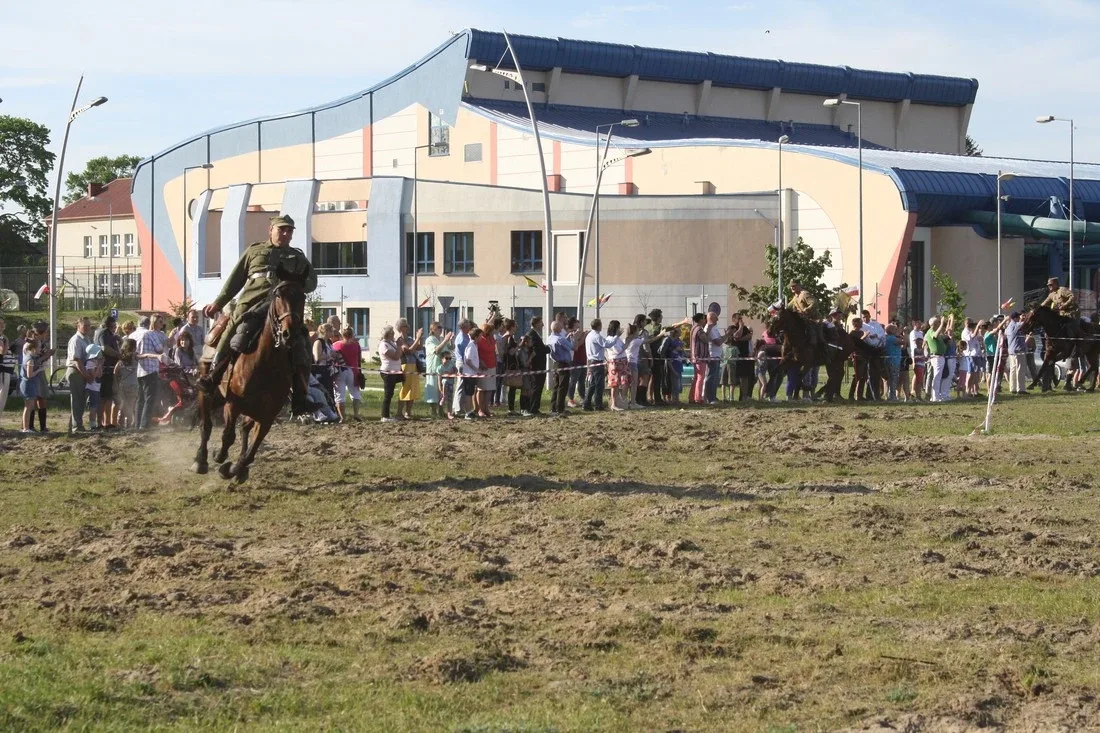 Pokazy jeździeckie kawalerzystów (zdjęcia)