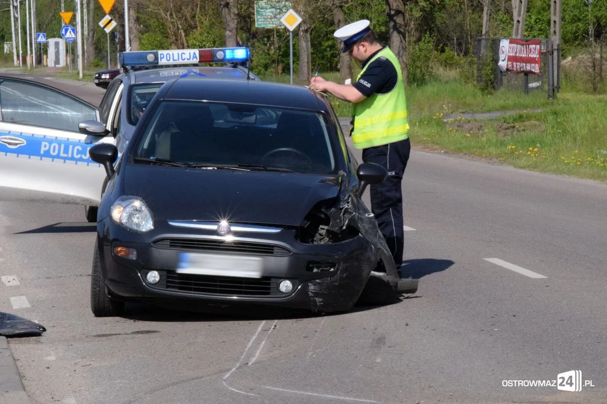 Kierowca z powiatu ostrowskiego sprawcą kolizji w Troszynie (zdjęcia)