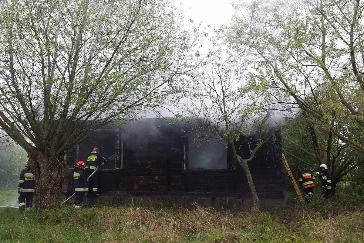 Pożar w budynku mieszkalnym. Ranna jedna osoba (zdjęcia)