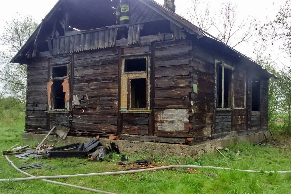Pożar w budynku mieszkalnym. Ranna jedna osoba (zdjęcia)