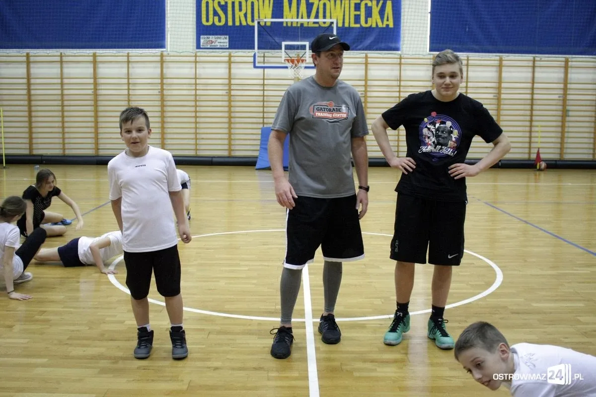 Trener ze szkoły Michaela Jordana w Ostrowi Mazowieckiej (zdjęcia)