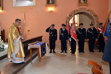 OSP Stara Ruskołęka ze sztandarem. 70-lecie powstania jednostki (zdjęcia)