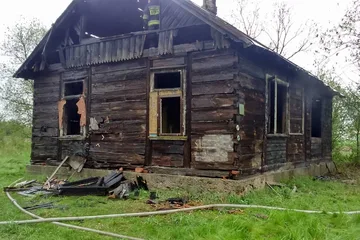 Pożar w budynku mieszkalnym. Ranna jedna osoba (zdjęcia)