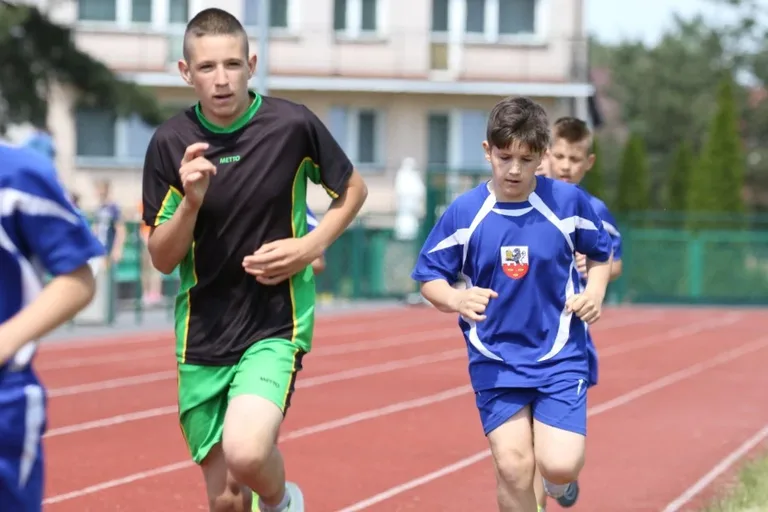 Szkoła Podstawowa w Zarębach Kościelnych z awansem do finałów Mazowsza (zdjęcia, wideo)