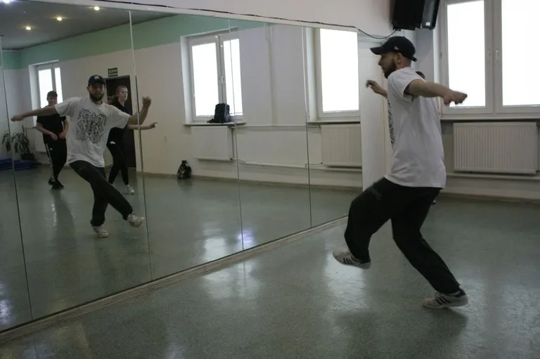 Maciek Pela na warsztatach hip-hop