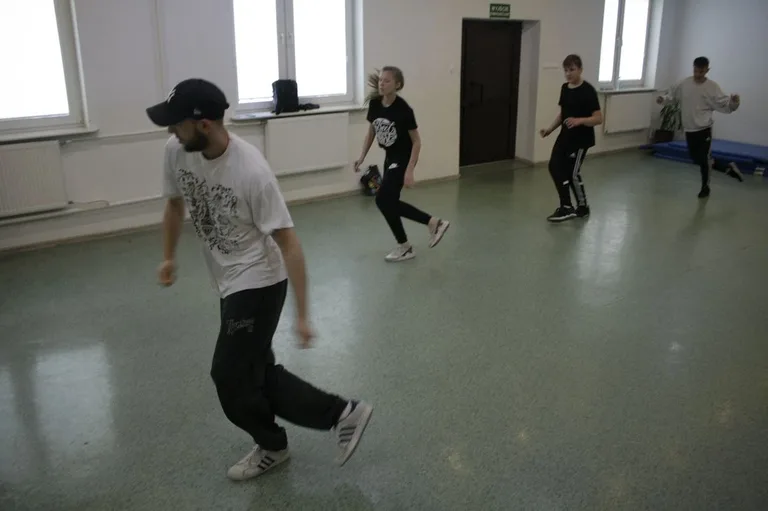 Maciek Pela na warsztatach hip-hop