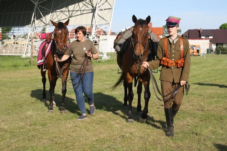 Pokazy jeździeckie kawalerzystów (zdjęcia)