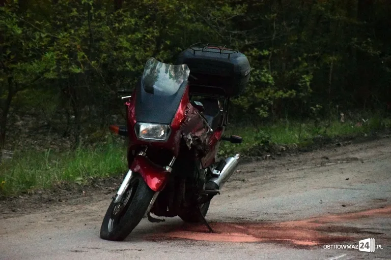 Pijany i bez prawa jazdy. Wypadek młodego motocyklisty (zdjęcia)