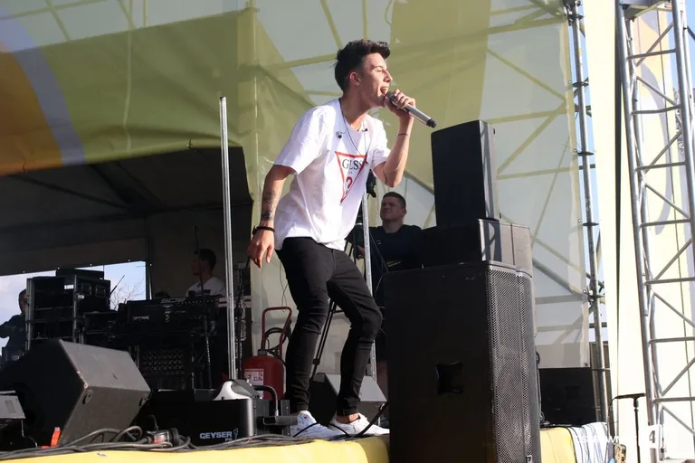 Dawid Kwiatkowski rozgrzał ostrowską publiczność (zdjęcia, wideo)