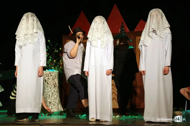 Teatr "Kadra Eli" z ostrowskiej szkoły laureatem festiwalu (zdjęcia, wideo)