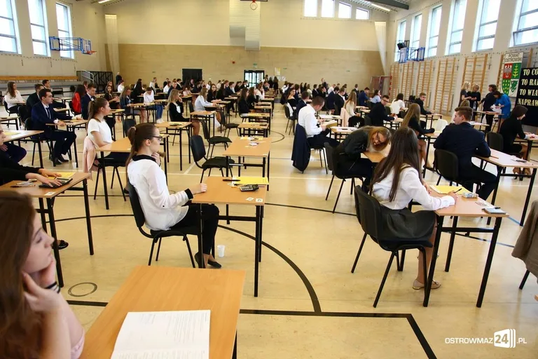 Drugi dzień zmagań maturzystów. Dziś "królowa nauk" (zdjęcia)