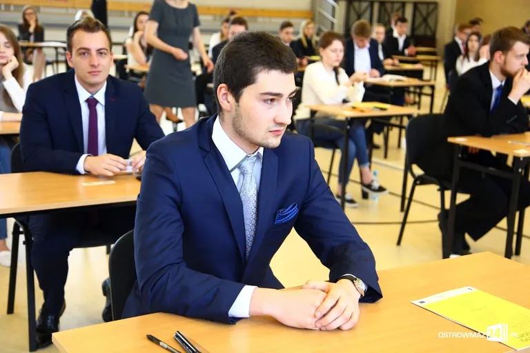 Drugi dzień zmagań maturzystów. Dziś "królowa nauk" (zdjęcia)
