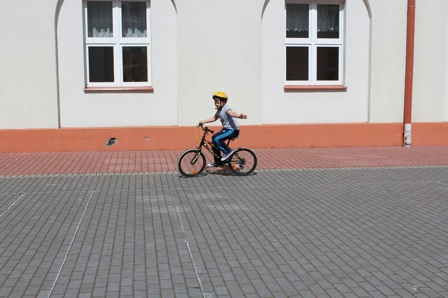 Uczniowie "Jedynki" z kartami rowerowymi (zdjęcia)