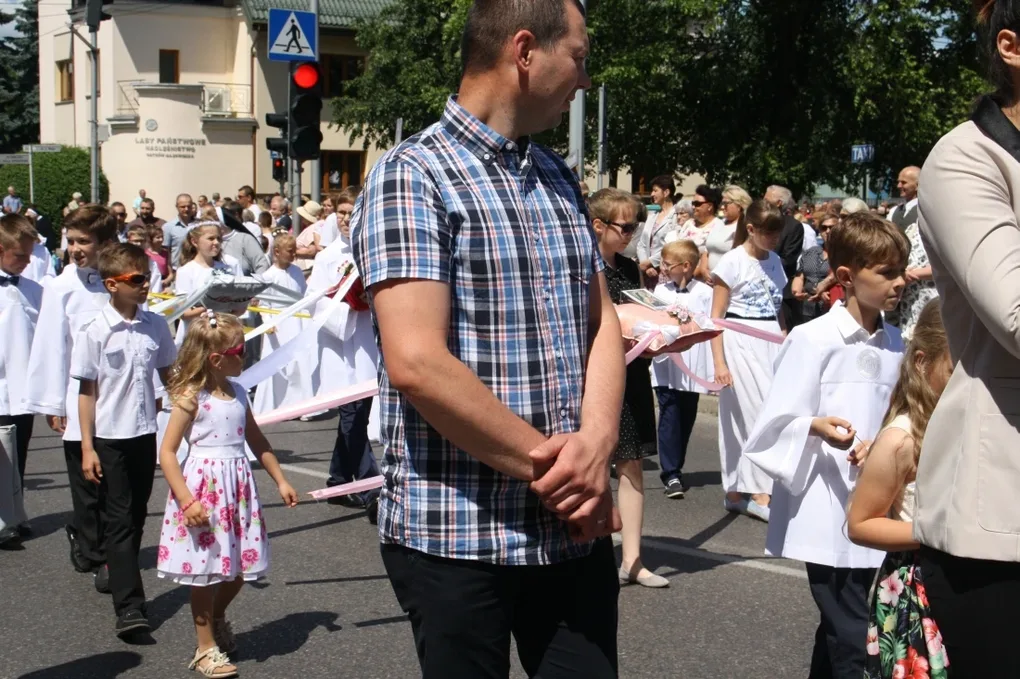 Procesje Bożego Ciała przeszły ulicami miasta (zdjęcia)