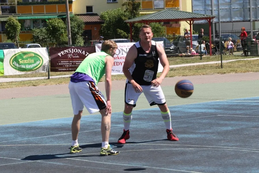 Zacięte batalie w streetballu (zdjęcia, wideo)