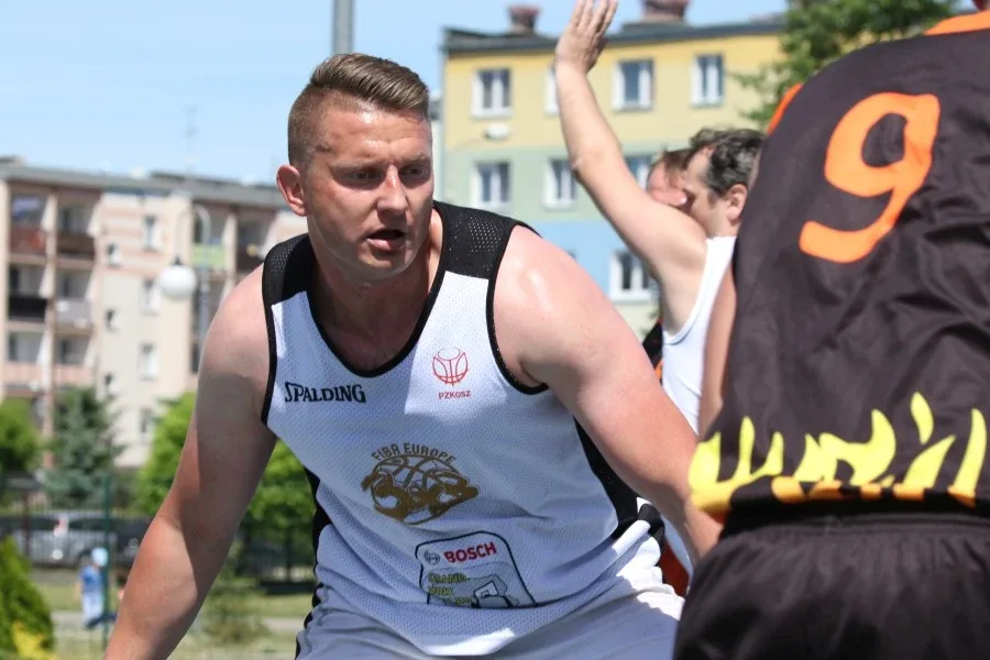 Zacięte batalie w streetballu (zdjęcia, wideo)