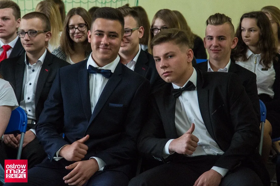 Zakończenie roku szkolnego gimnazjalistów "Dwójki" (zdjęcia, wideo)