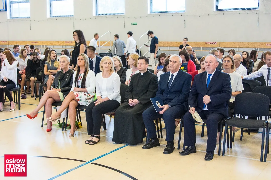 Zakończenie roku szkolnego w ostrowskim liceum (zdjęcia)