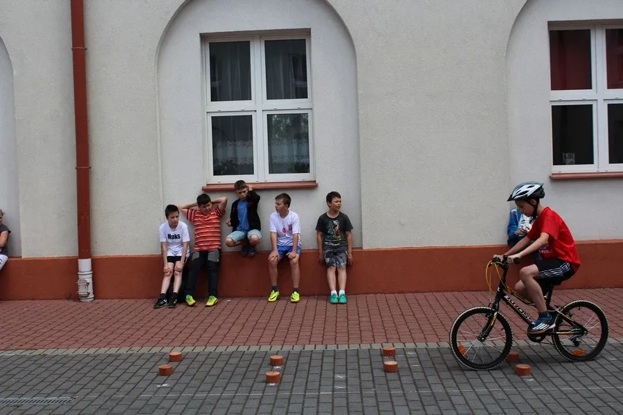 Uczniowie "Jedynki" z kartami rowerowymi (zdjęcia)