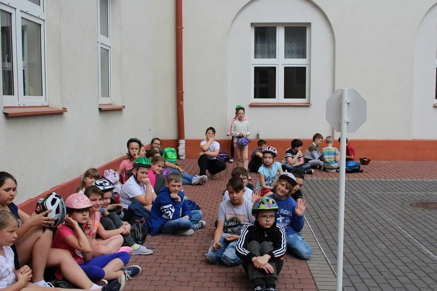 Uczniowie "Jedynki" z kartami rowerowymi (zdjęcia)
