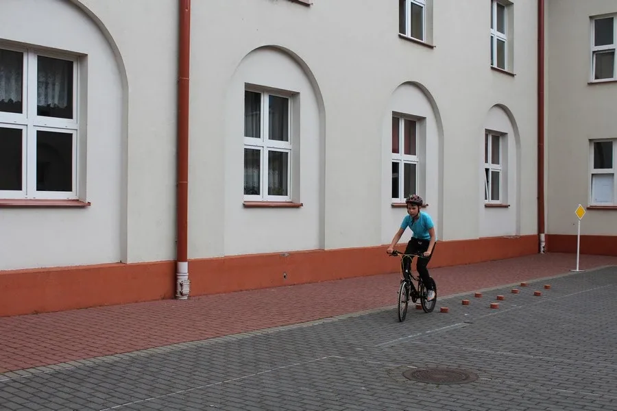 Uczniowie "Jedynki" z kartami rowerowymi (zdjęcia)