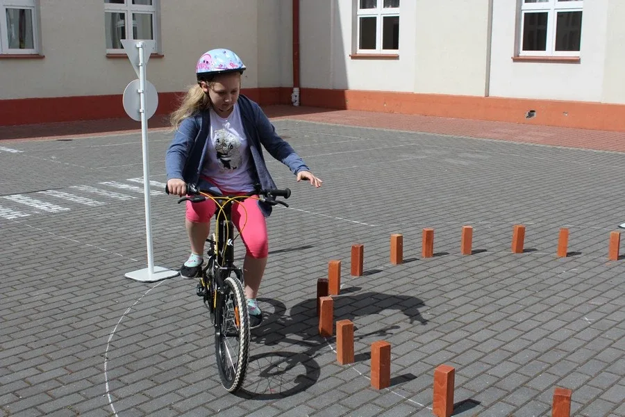 Uczniowie "Jedynki" z kartami rowerowymi (zdjęcia)