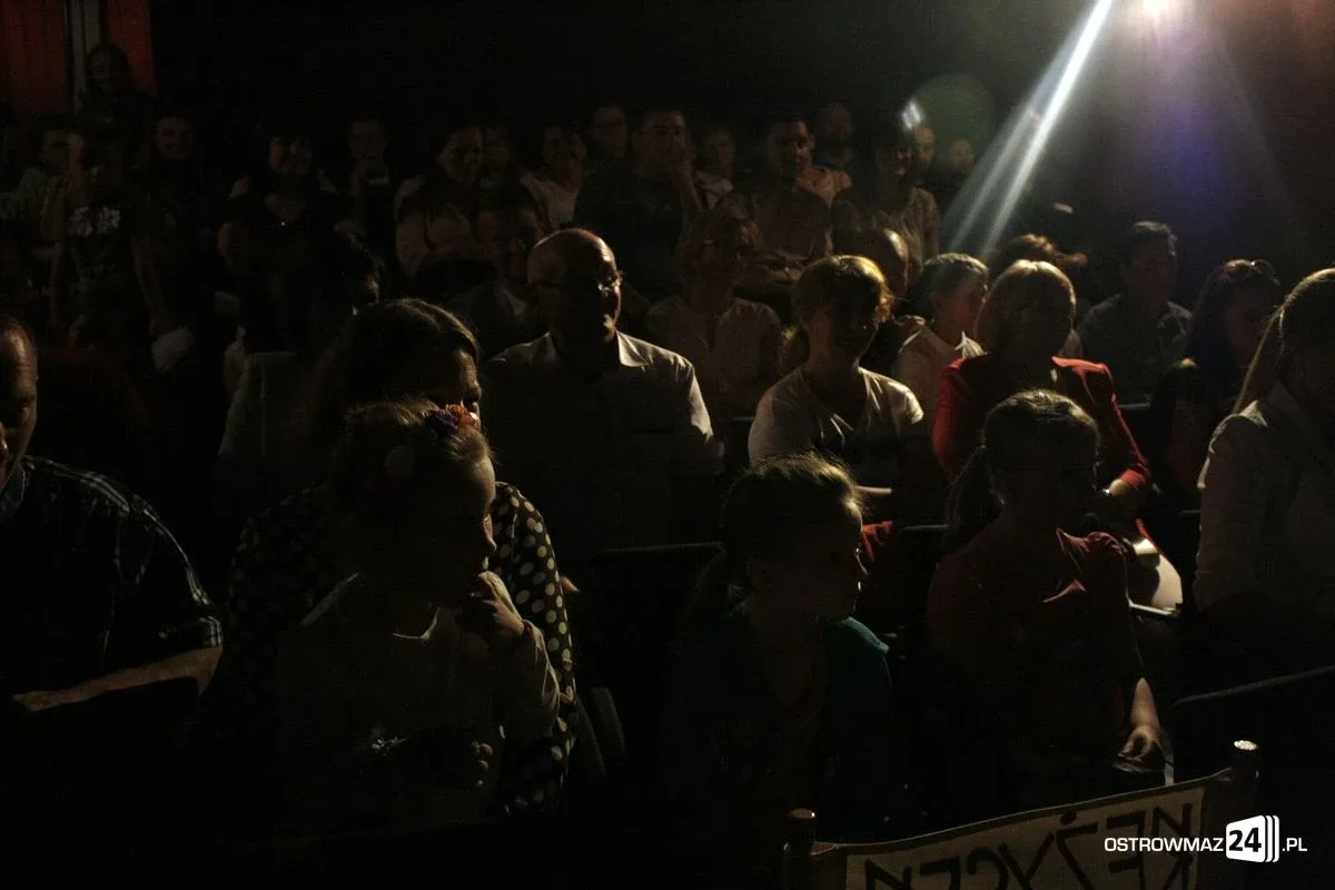 Premiera w ostrowskim teatrze z nowym reżyserem (zdjęcia)