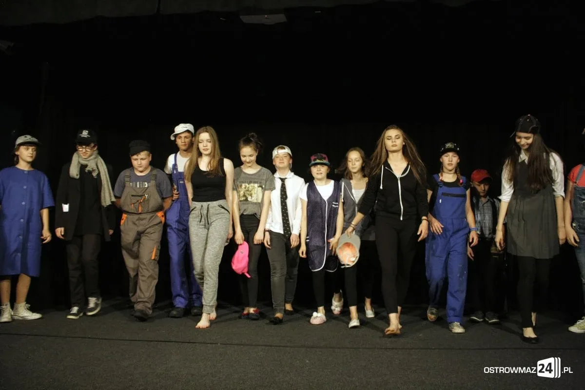 Premiera w ostrowskim teatrze z nowym reżyserem (zdjęcia)