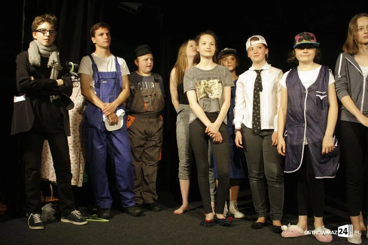 Premiera w ostrowskim teatrze z nowym reżyserem (zdjęcia)