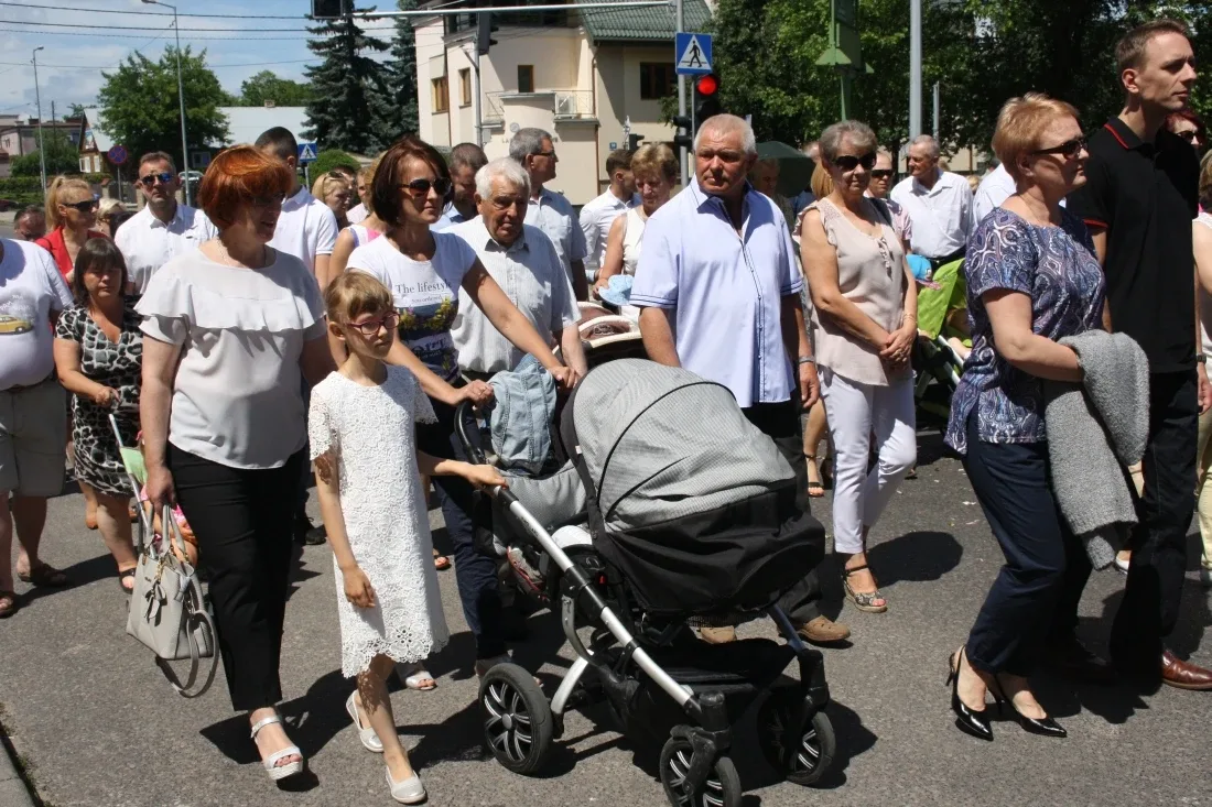 Procesje Bożego Ciała przeszły ulicami miasta (zdjęcia)