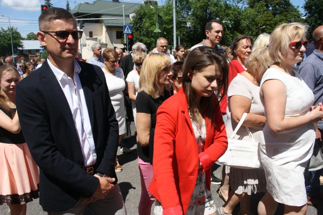 Procesje Bożego Ciała przeszły ulicami miasta (zdjęcia)