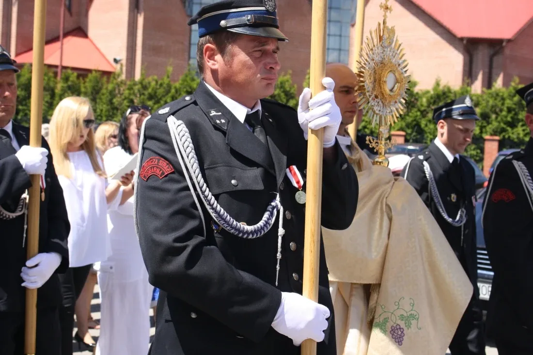 Procesje Bożego Ciała przeszły ulicami miasta (zdjęcia)