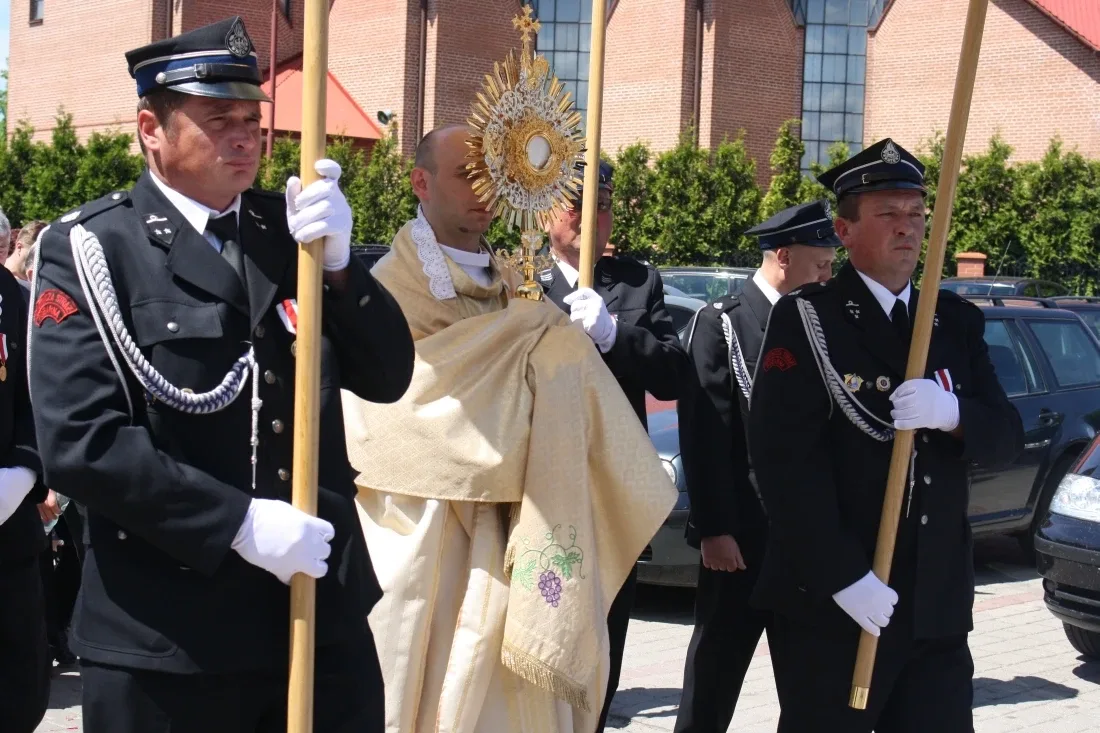 Procesje Bożego Ciała przeszły ulicami miasta (zdjęcia)