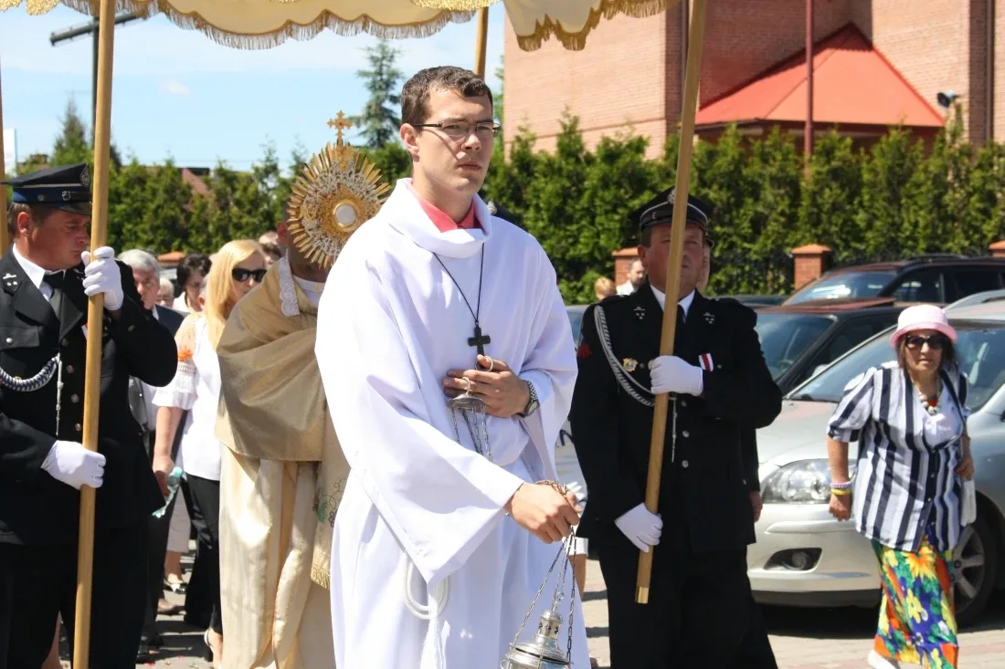 Procesje Bożego Ciała przeszły ulicami miasta (zdjęcia)