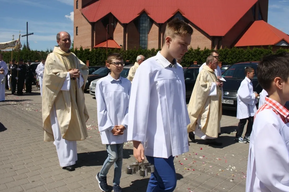 Procesje Bożego Ciała przeszły ulicami miasta (zdjęcia)