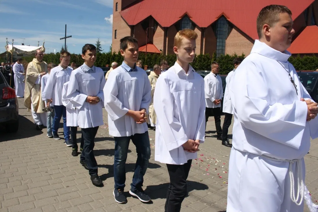 Procesje Bożego Ciała przeszły ulicami miasta (zdjęcia)