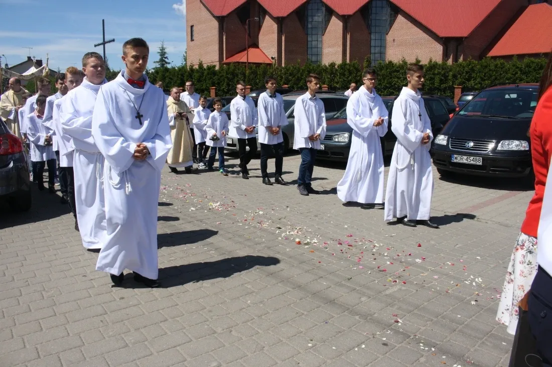 Procesje Bożego Ciała przeszły ulicami miasta (zdjęcia)