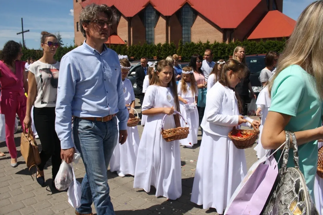 Procesje Bożego Ciała przeszły ulicami miasta (zdjęcia)