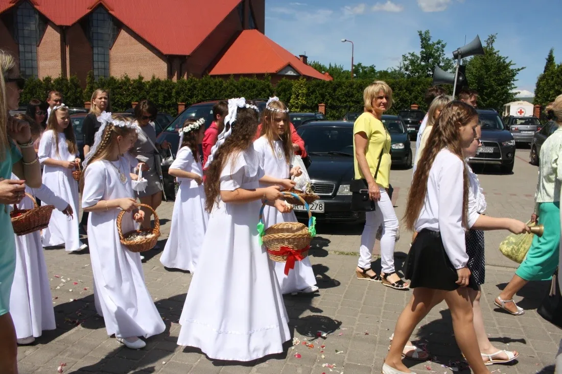Procesje Bożego Ciała przeszły ulicami miasta (zdjęcia)