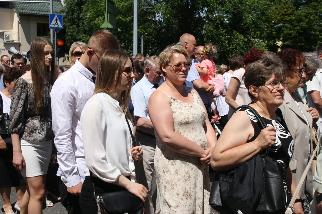 Procesje Bożego Ciała przeszły ulicami miasta (zdjęcia)