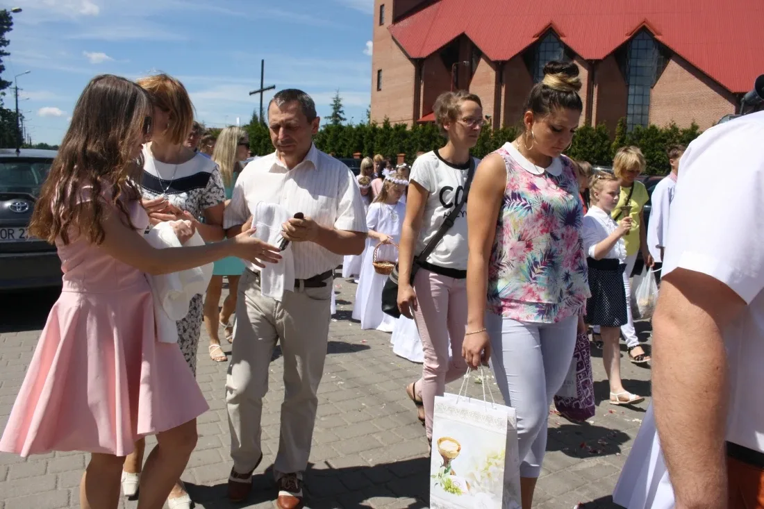 Procesje Bożego Ciała przeszły ulicami miasta (zdjęcia)