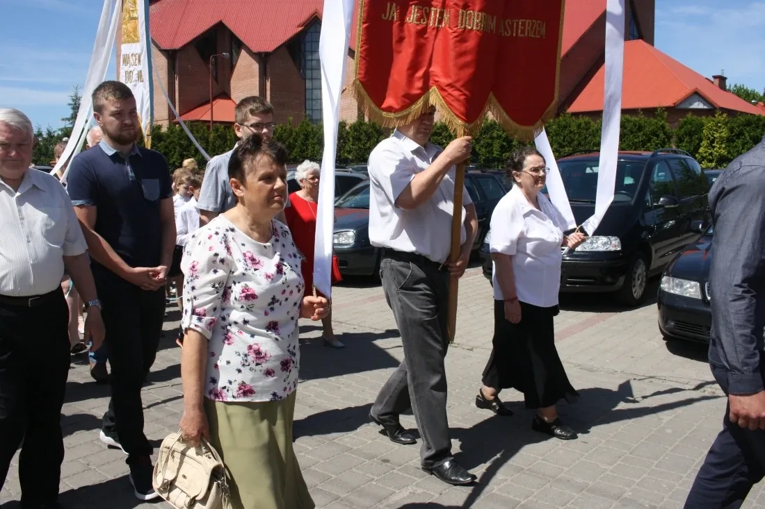 Procesje Bożego Ciała przeszły ulicami miasta (zdjęcia)