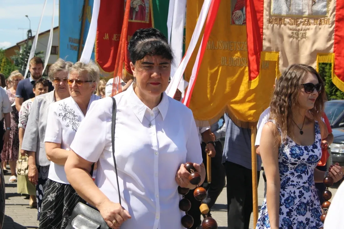 Procesje Bożego Ciała przeszły ulicami miasta (zdjęcia)